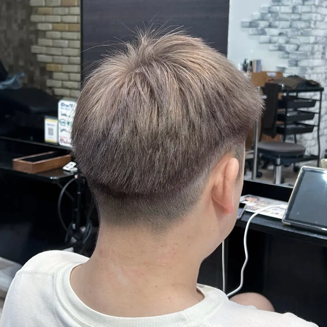 カラー メンズ ヘアカラー 透明感カラー 髪質 改善 Wカラー原心愛のヘアスタイル