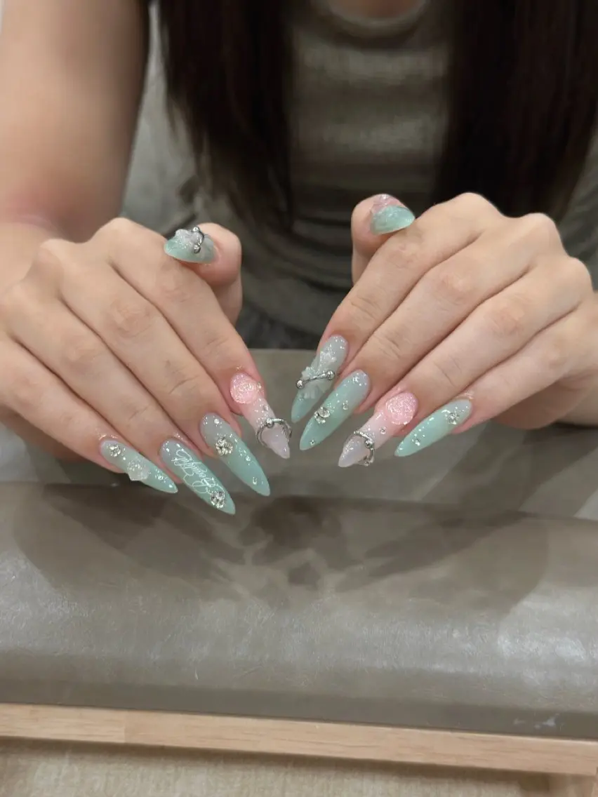 ネイル ジェルネイル 韓国ネイル 持ち込み シンプルネイル ワンホンネイル ハンドネイル 🎀Aura. Yurachanのネイルデザイン