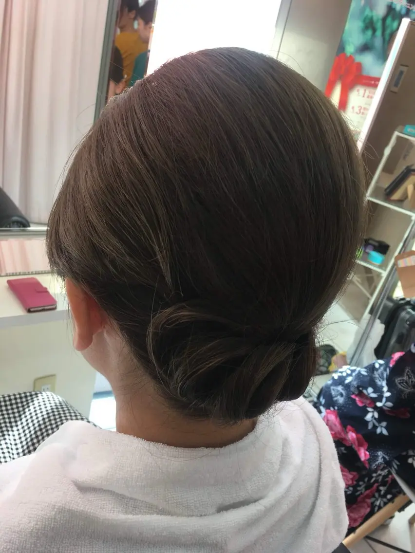 ミディアム 吉野 美香のヘアスタイル