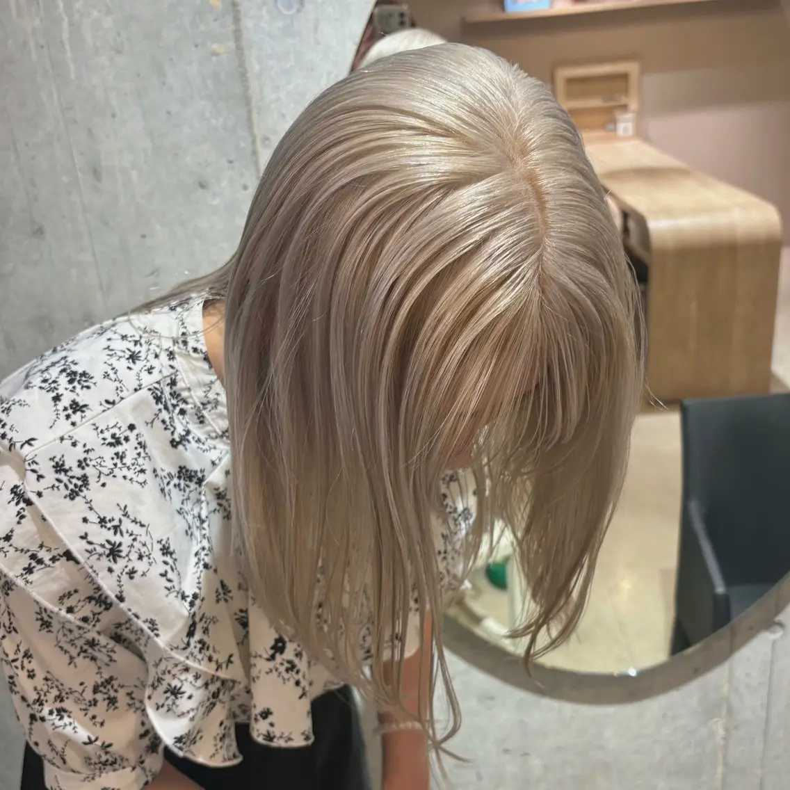 カラー ブロンド ハイトーンカラー ホワイトブロンド カット ヘアカラー RIHO/ 小顔レイヤー/抜け感のヘアスタイル