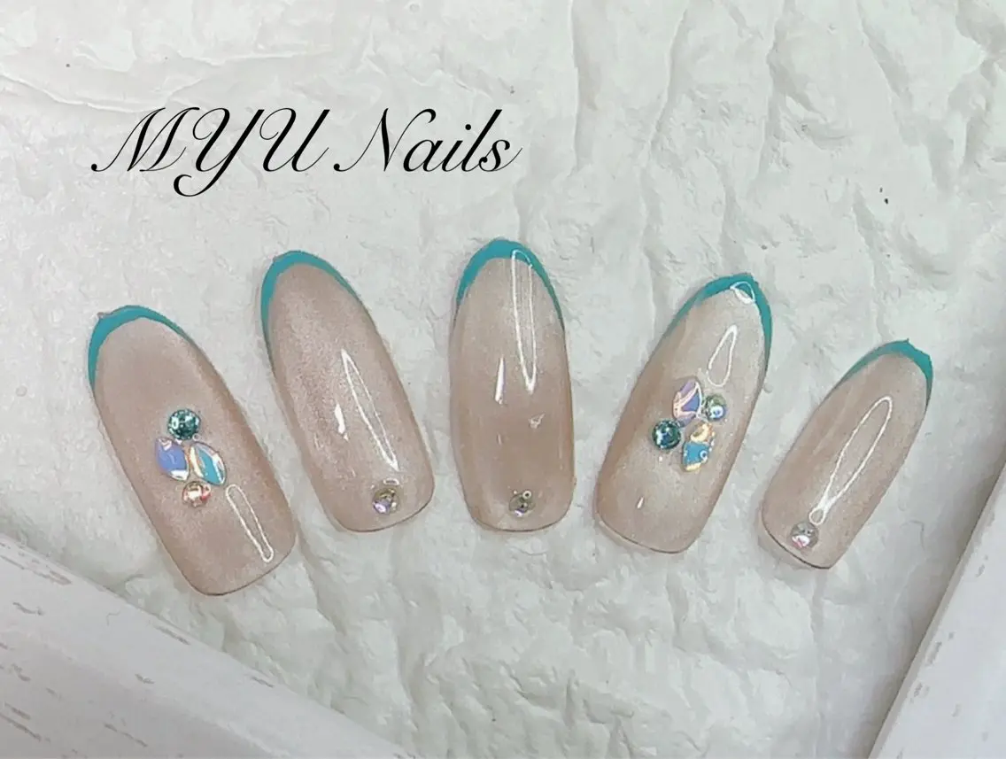 ネイル フレンチネイル ジェルネイル マグネットネイル 持ち込み パラジェル ニュアンスネイル🌈 MYU Nailsのネイルデザイン