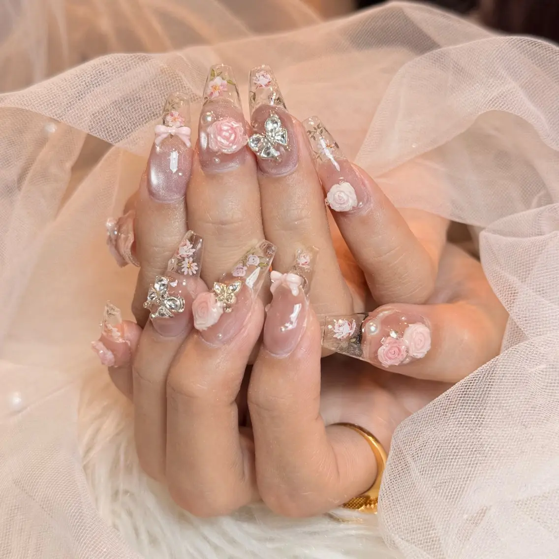 ネイル アートネイル チークネイル フレンチネイル グラデーション キラキラネイル ハンドネイル Risa_ Nailのネイルデザイン