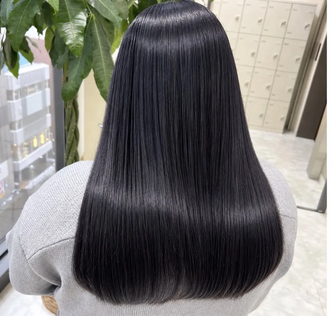 ロング カット 縮毛矯正 暗髪うる艶ヘア🫧 yumi🐈‍⬛🪽のヘアスタイル