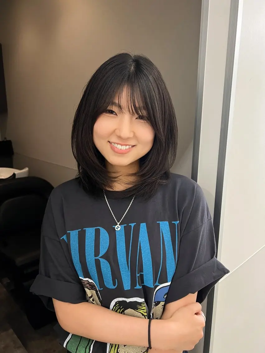 ミディアム トリートメント レイヤーカット 顔周りカットYUKIのヘアスタイル