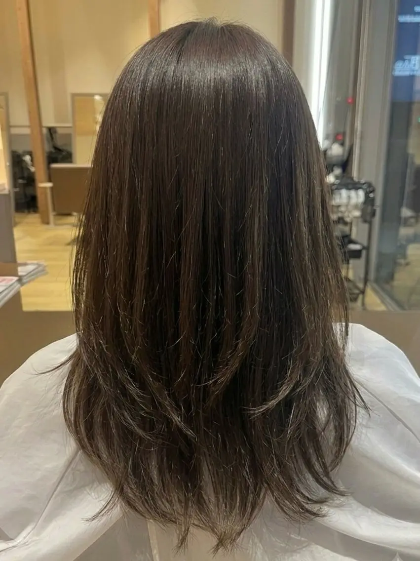 ミディアム レイヤーカット 渡邉 奈美のヘアスタイル