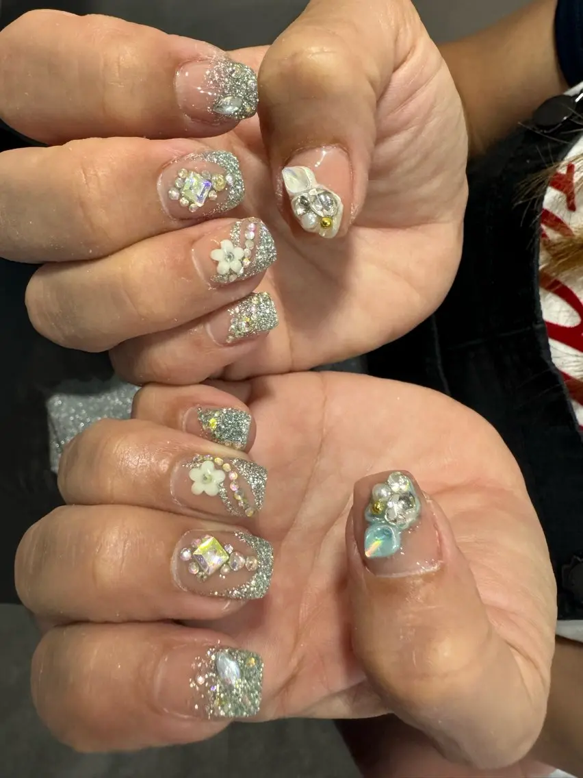 ネイル LAVISH 大和店 emi･:*+のネイルデザイン