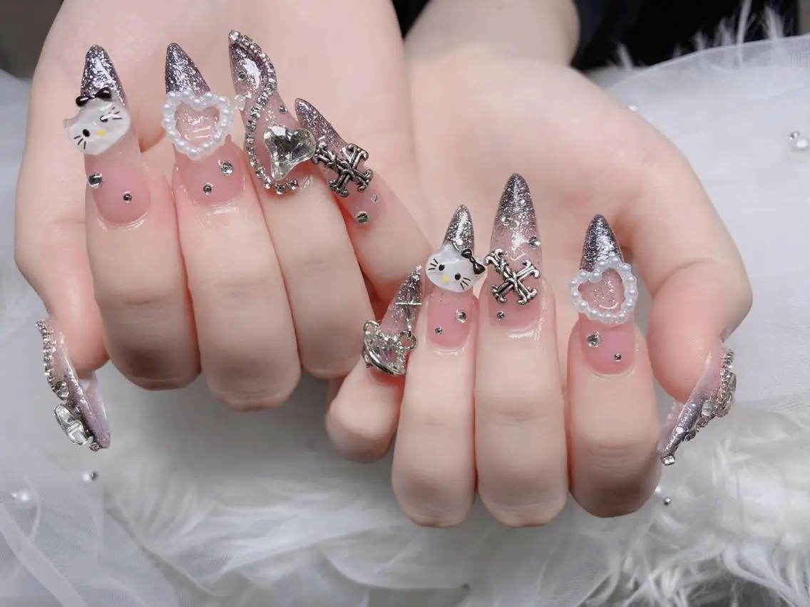 ネイル チークネイル フレンチネイル キラキラネイル 韓国ネイル マグネットネイル ハンドネイル Chibi h.babynailのネイルデザイン