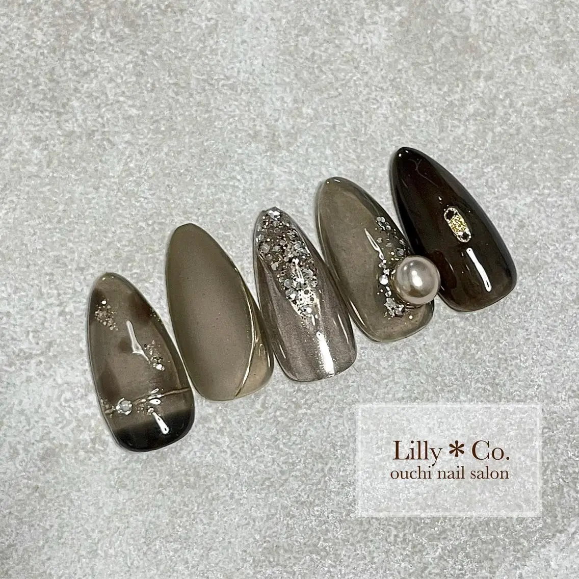 ネイル ブラウン ハンドネイル ハンドケア Lilly Co.のネイルデザイン