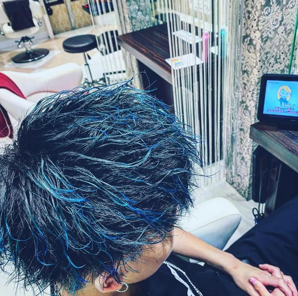 ショート カラー パーマ メンズ メンズハイライト メンズパーマ ハイライトカラー ハイライト 鈴木 颯介のヘアスタイル