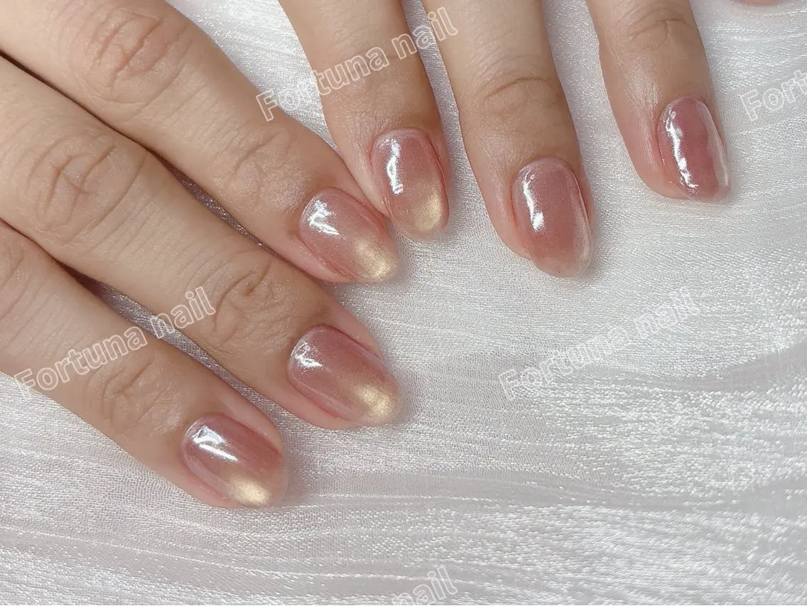 ネイル マグネットネイル ミラーネイル Nail •Head スパFortunaのネイルデザイン
