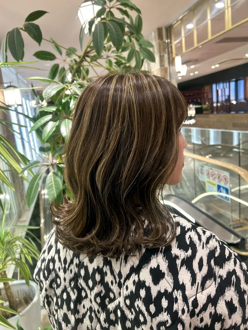 ミディアム ハイライト chico .のヘアスタイル