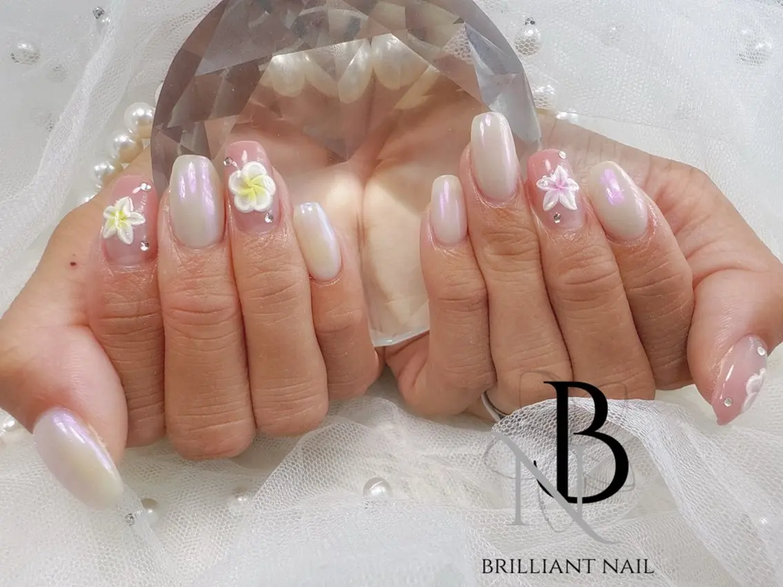 ミディアム ハンドネイル ハンドケア brilliant nail💎あやのネイルデザイン