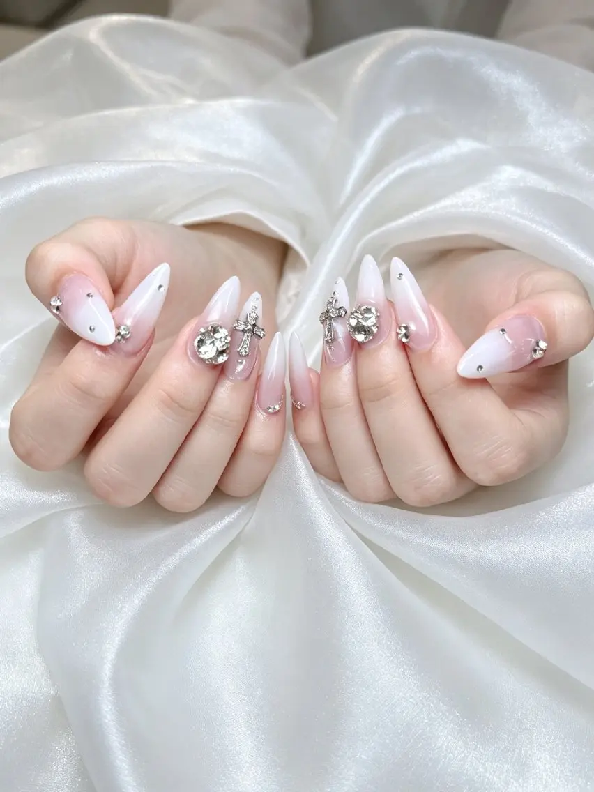 ネイル ENsalon AKIRAのネイルデザイン