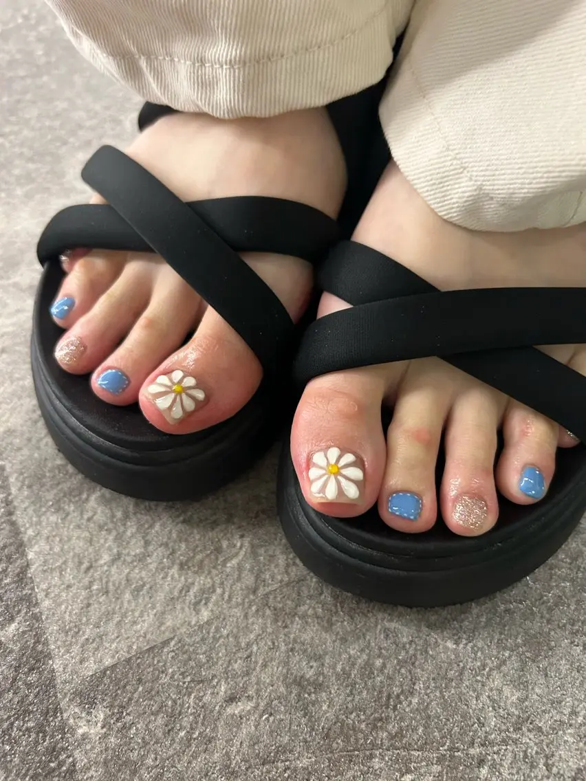 ネイル アートネイル フットネイル フットネイル YUKA 💠のネイルデザイン