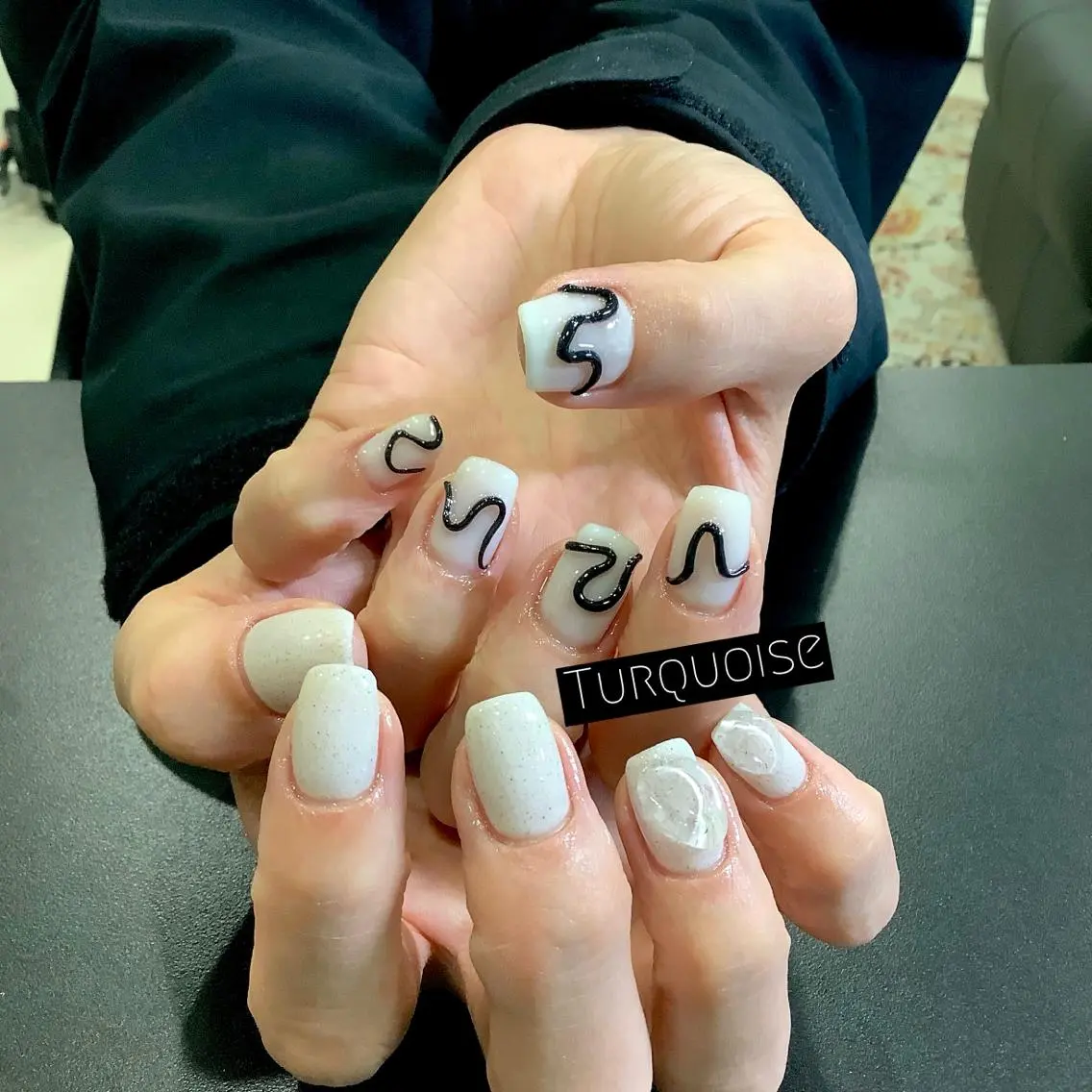 ネイル 個性派ネイルサロン 💅🏼ターコイズのネイルデザイン