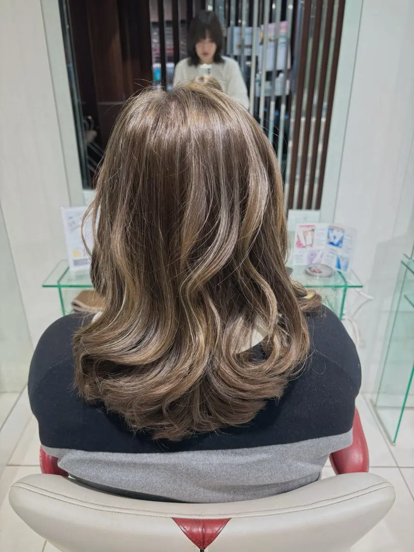 カラー 透明感カラー ハイライトカラー ヨウコ YOKOのヘアスタイル