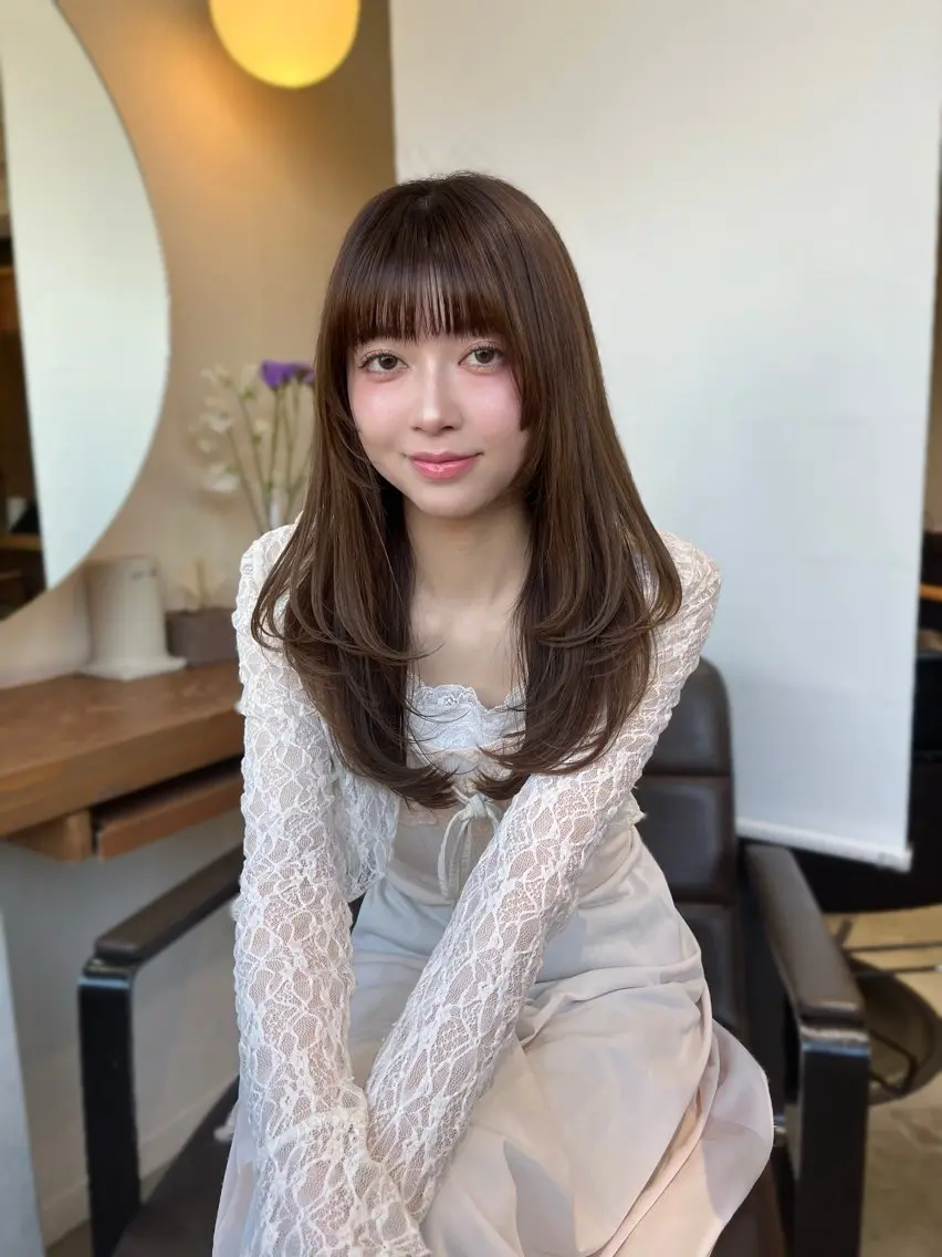 セミロング カット ヘアカラー 縮毛矯正 トリートメント 塩川ももこ/ 自然な縮毛矯正のヘアスタイル