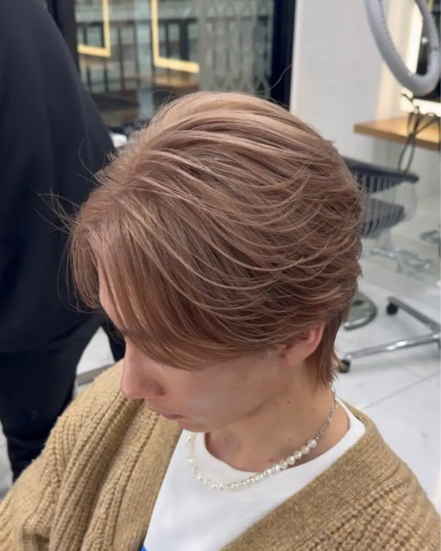 カラー メンズ メンズブリーチ ベージュカラー ブリーチ ミルクティーベージュ 菅野心悠/ メンズヘア/センターのヘアスタイル