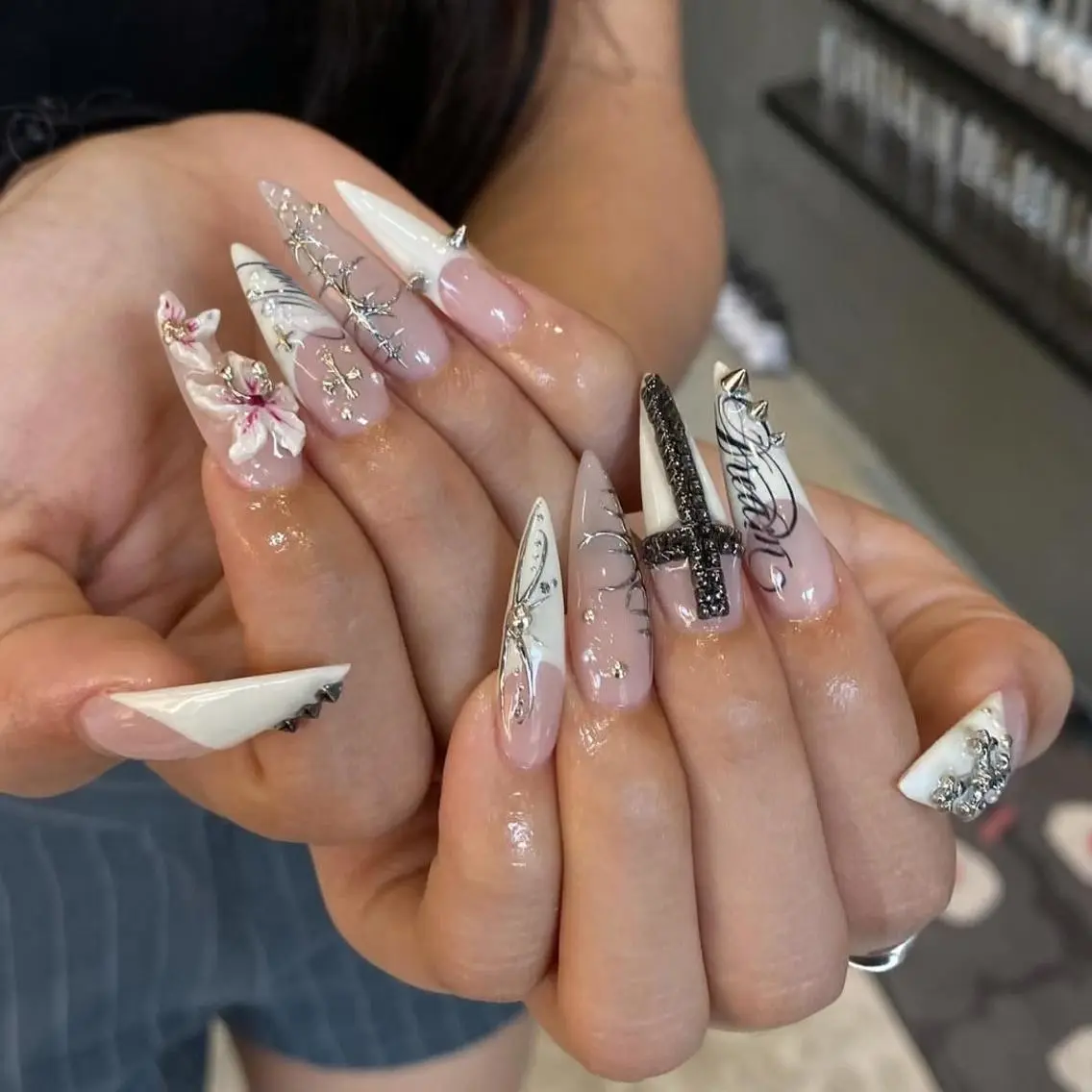 ネイル アートネイル ジェルネイル 韓国ネイル ロングネイル 持ち込み ハンドネイル Chiee Bling.Nailのネイルデザイン