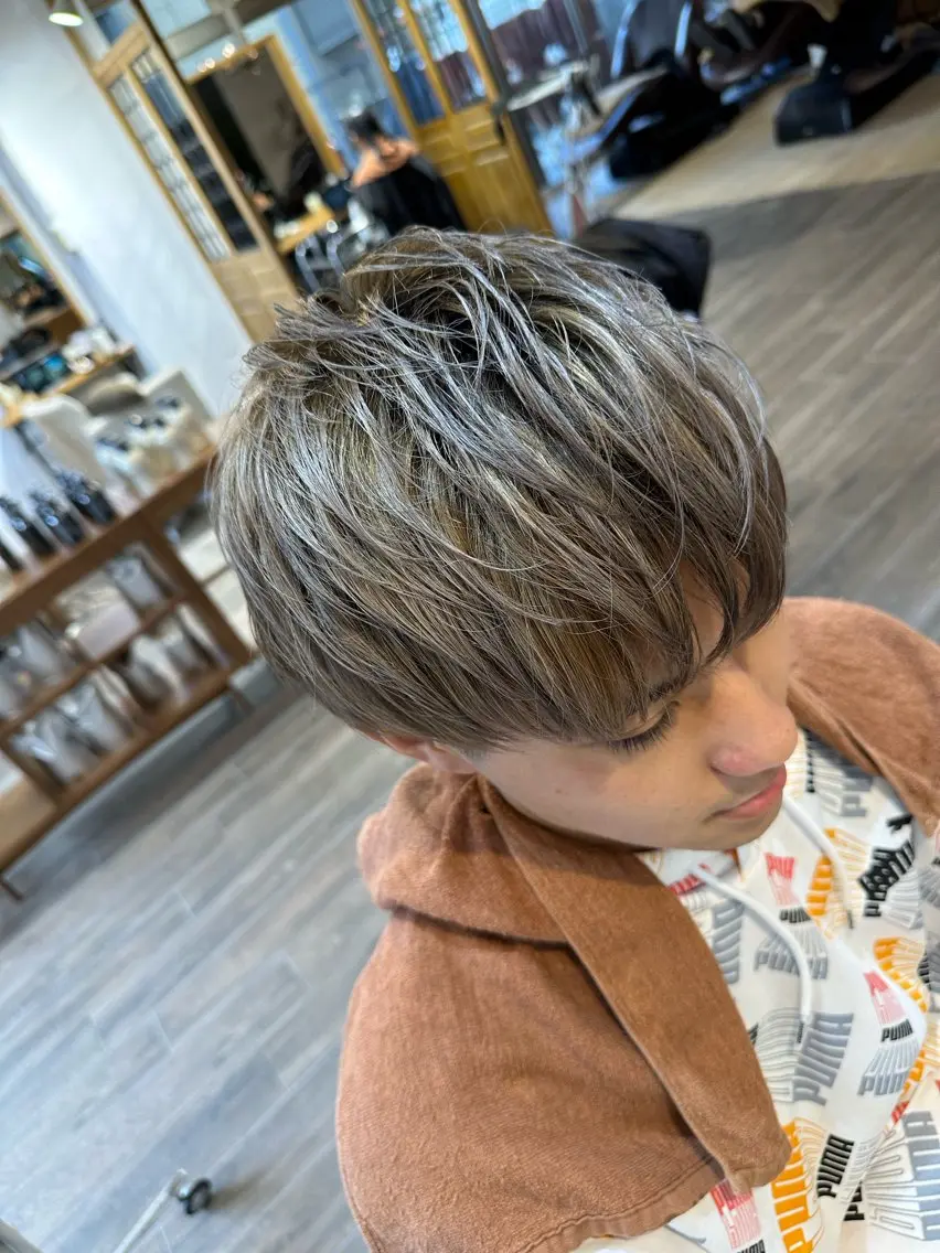 ミディアム カラー メンズ メンズブリーチ ブリーチ カット ヘアカラー トリートメント 縮毛矯正/山根勇平 /完全マンツーマンのヘアスタイル