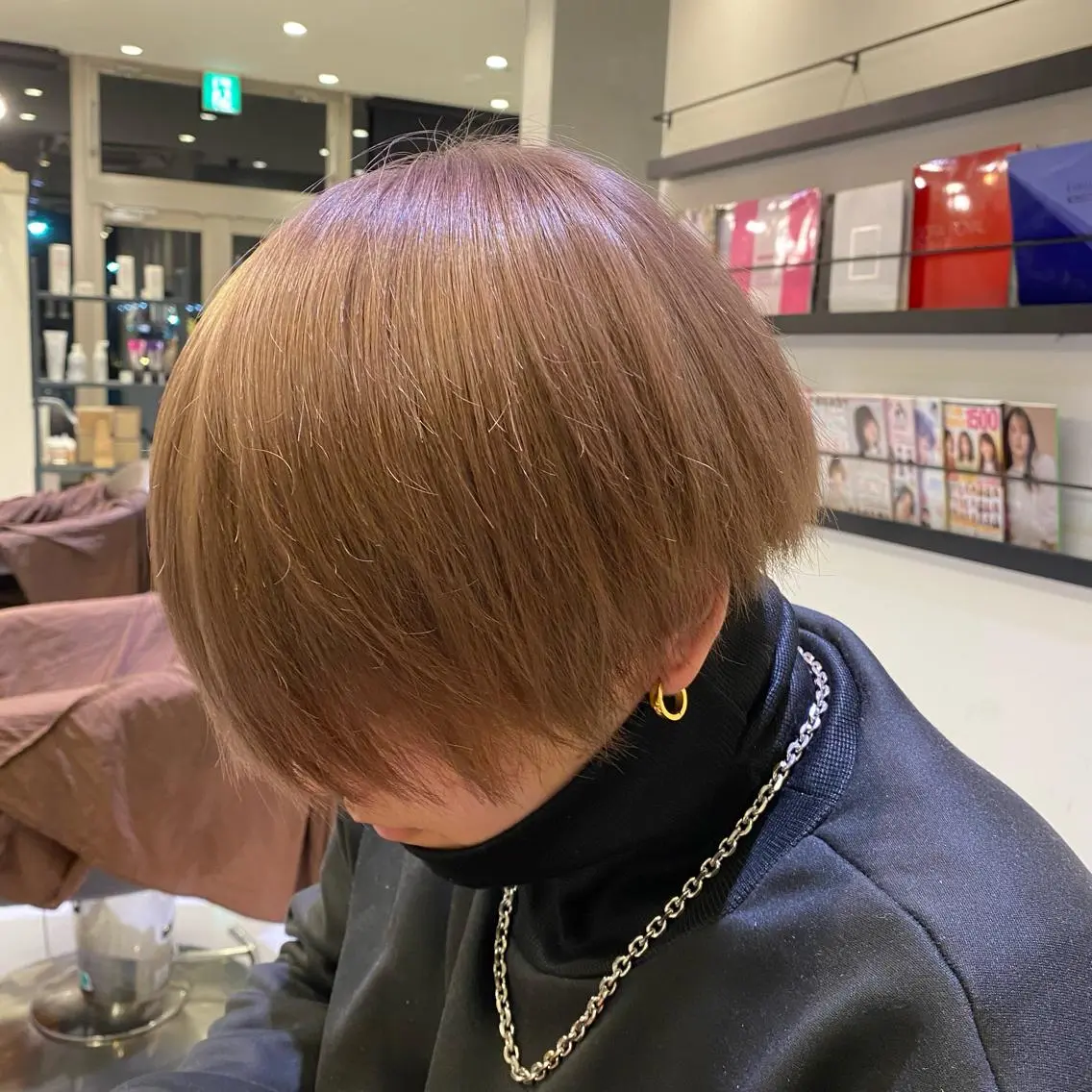 ショート カラー メンズ ベージュカラー ミルクティーベージュ ヘアカラー 野老 海音のヘアスタイル