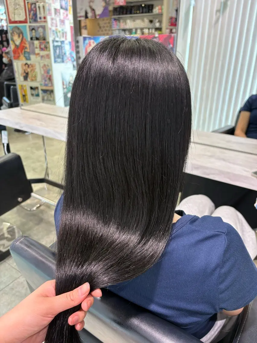 ロング カラー 黒髪 ブリーチ ブルーカラー ブルーブラック 透明感カラー ヘアカラー トリートメント 推しカラー/ ミクのヘアスタイル