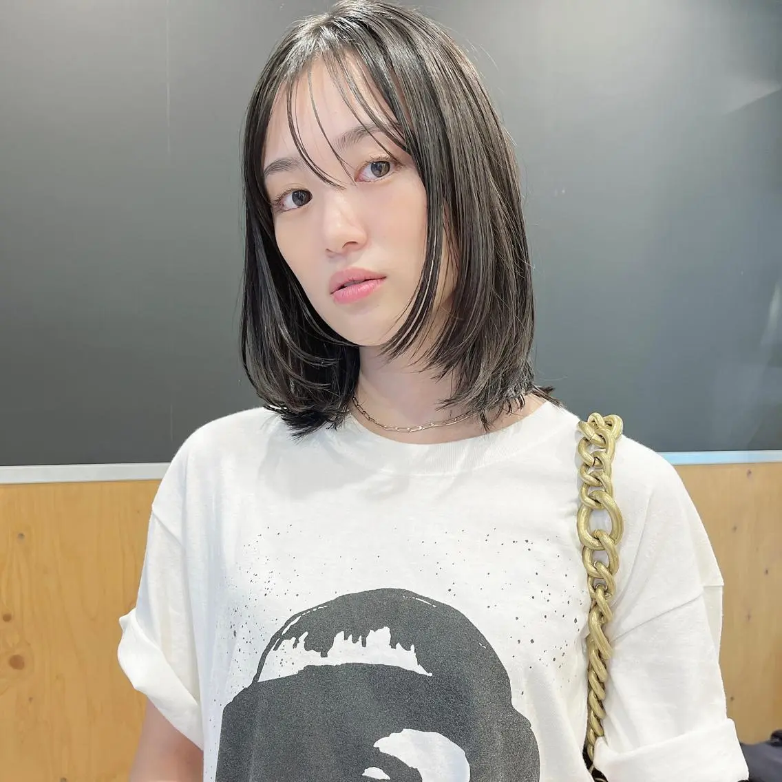 ミディアム レイヤーカット ローレイヤー トリートメント アラキチヒロ THE REMMYのヘアスタイル