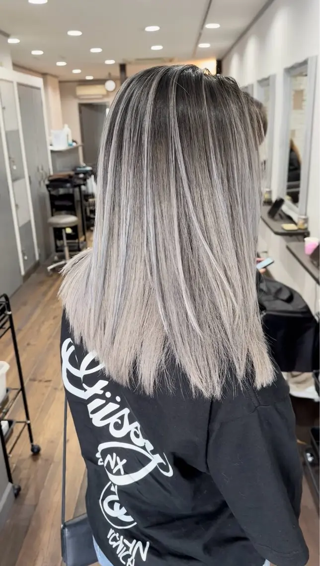 ミディアム レイヤーカット カット ヘアカラー トリートメント バレイヤージュ 隅中秀弥のヘアスタイル