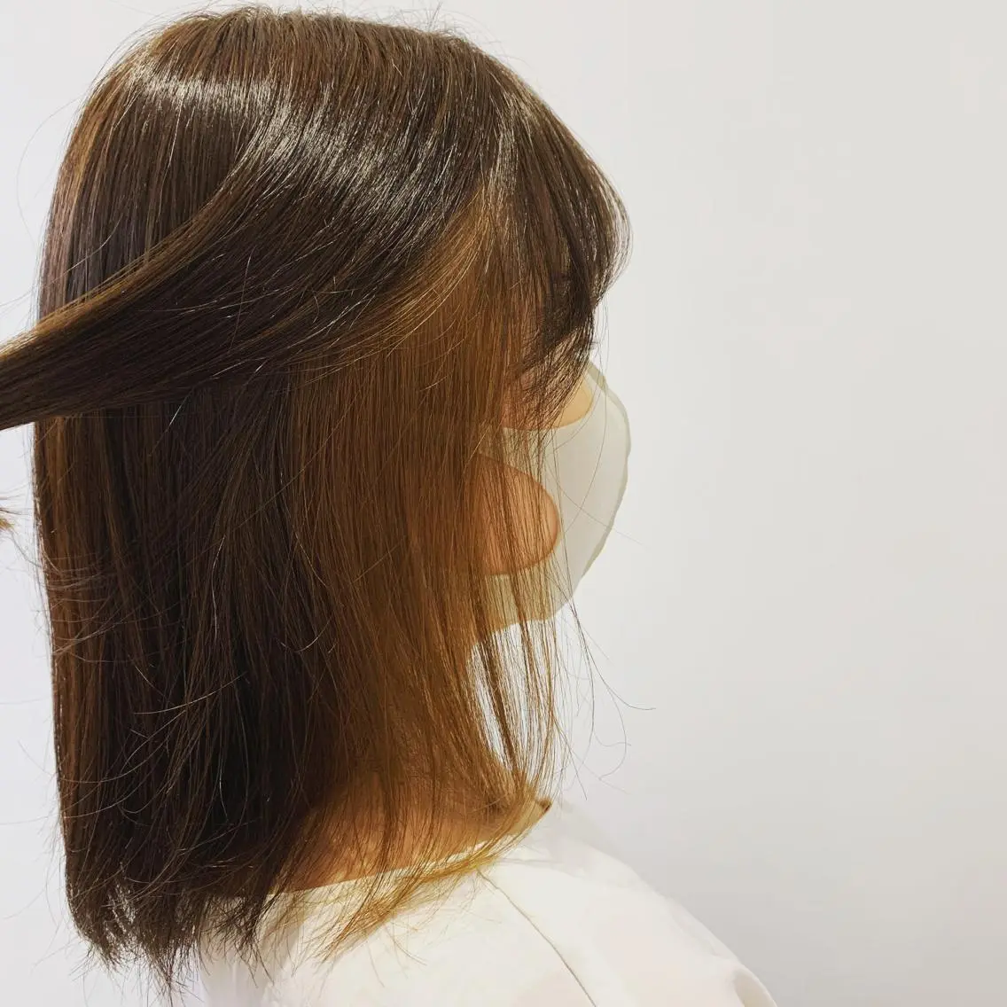 セミロング カラー ブリーチ ブリーチなしカラー サケモト ユウジのヘアスタイル