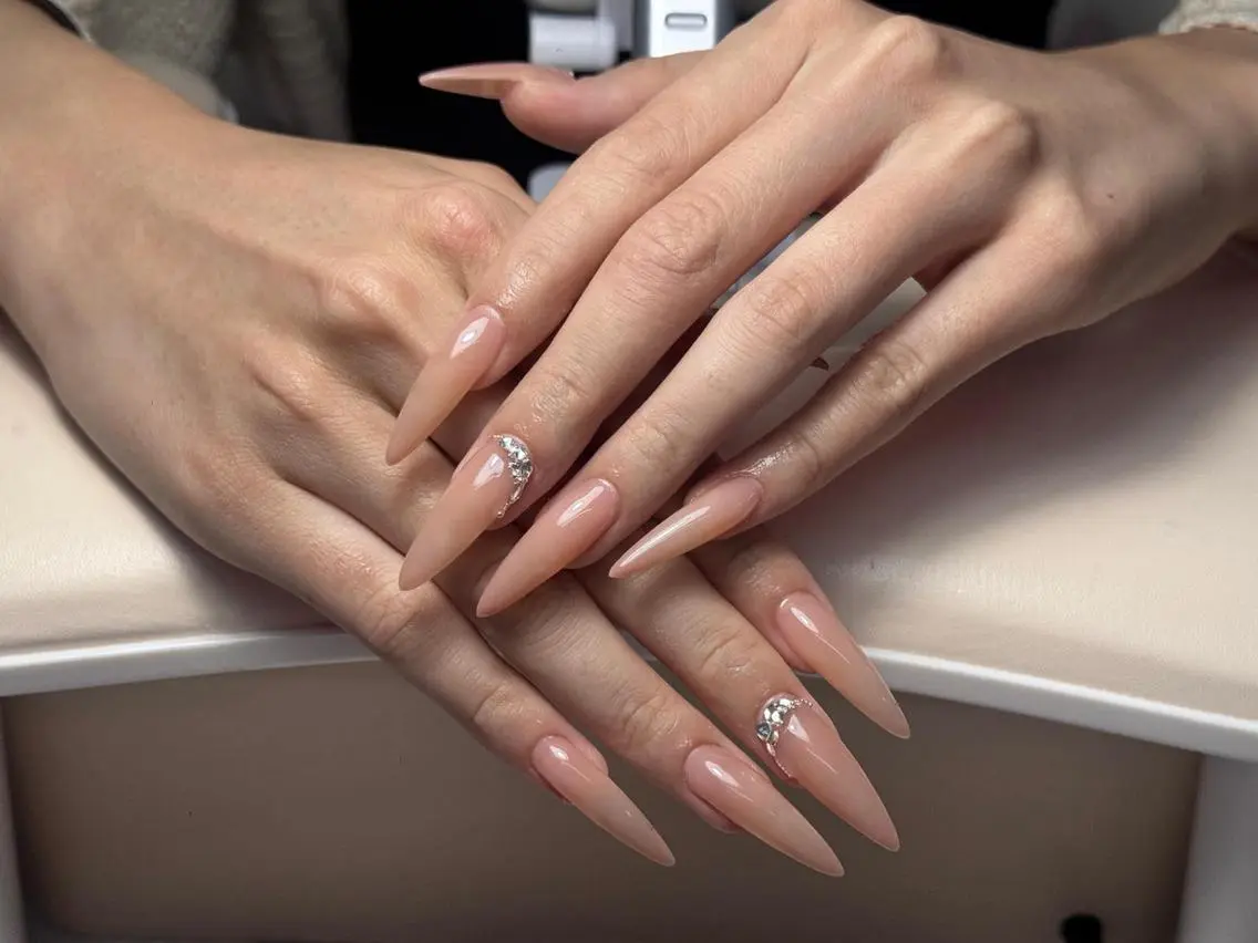 ネイル アートネイル フレンチネイル キラキラネイル 韓国ネイル ロングネイル ハンドネイル ハンドケア Mika Nails 心斎橋のネイルデザイン