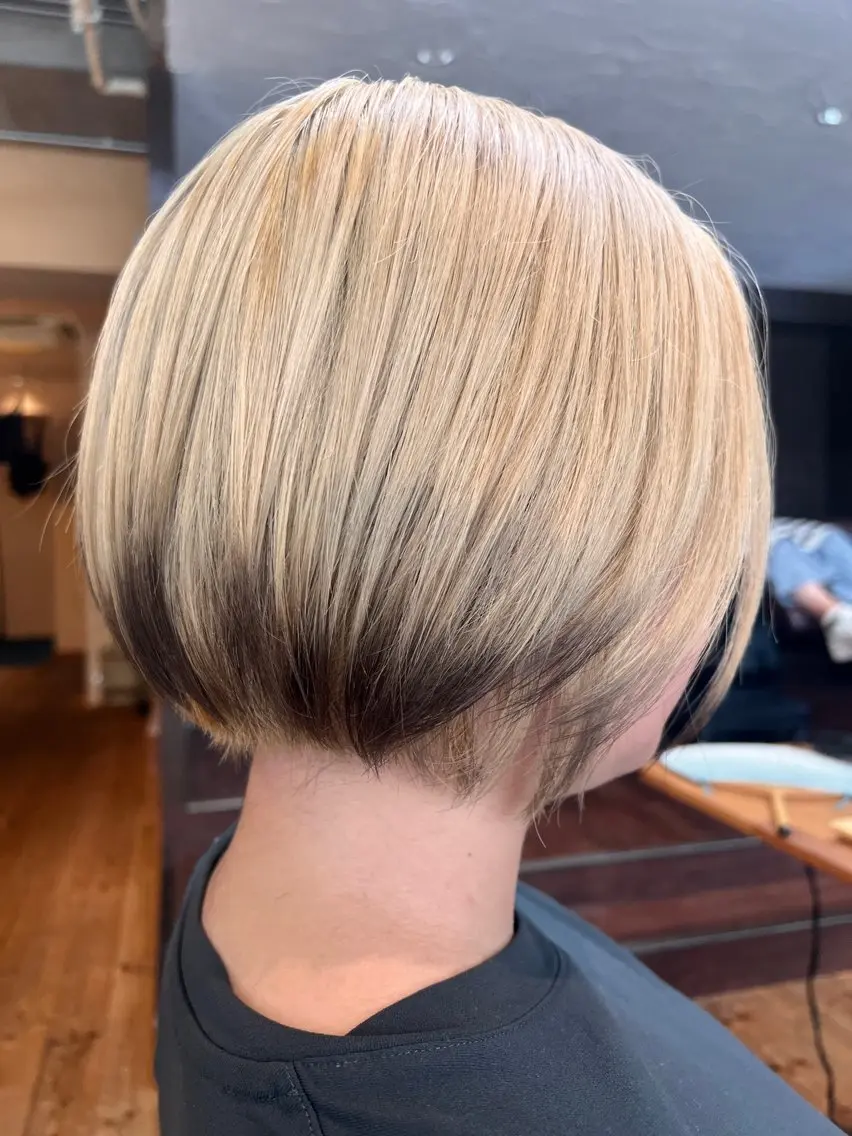 ショート ヘアカラー 両国駅徒歩1分⭐️ アイロン仕上げのヘアスタイル
