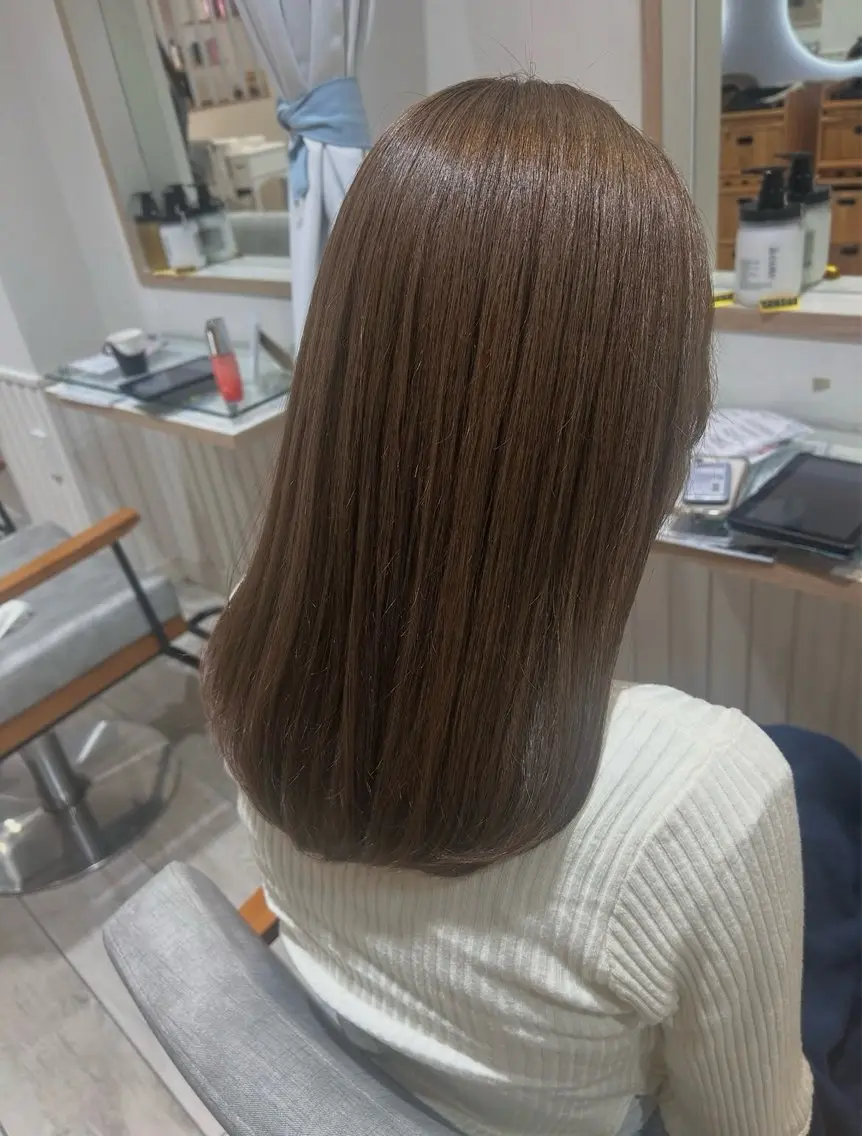 セミロング カラー ベージュカラー ブリーチ ブリーチなしカラー カット ヘアカラー トリートメント 大川 夏実のヘアスタイル