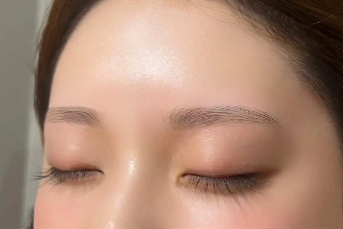【当店人気No.1メニュー🫧】顔脱毛+美眉Waxスタイリング+間引き500円の写真