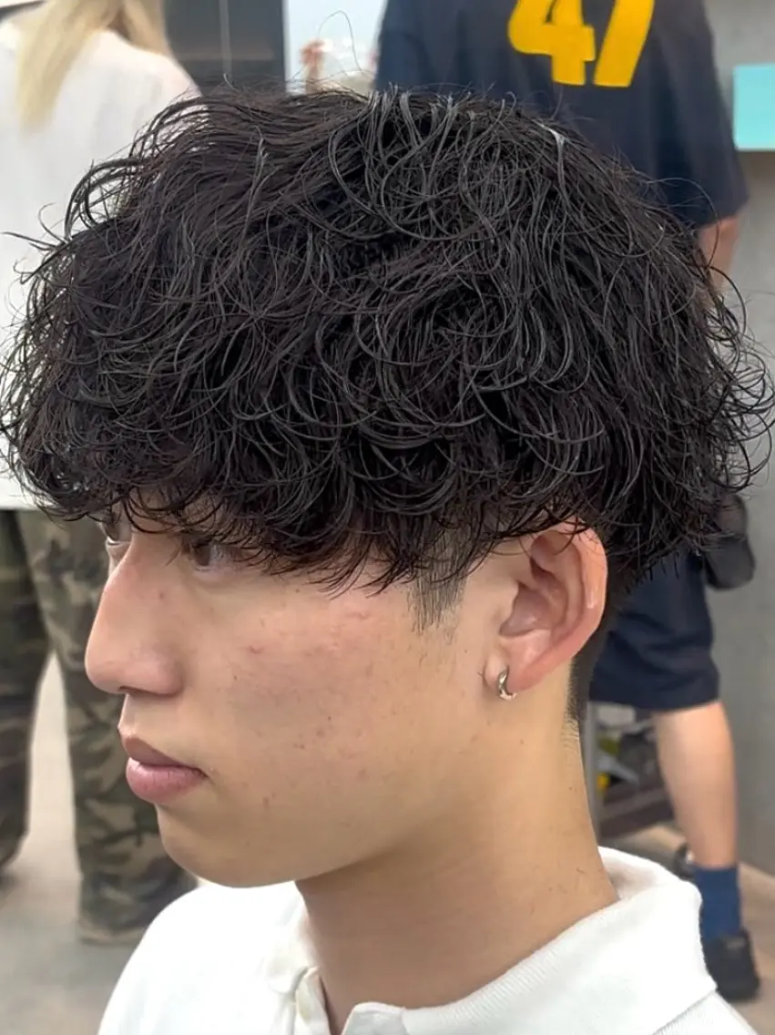 パーマ メンズ マッシュ メンズパーマ 刈り上げ 波巻きパーマ 中川 稜のヘアスタイル