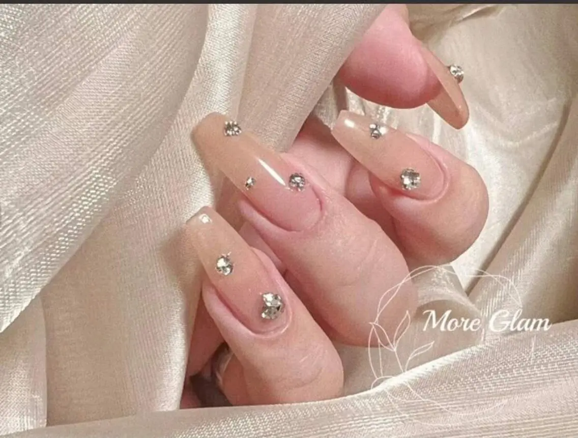ハンドワンカラー/ラメグラデーション+ストーンつけ放題、色変え可、ジェルオフ込み（長さ出しオフ＋600円）の写真