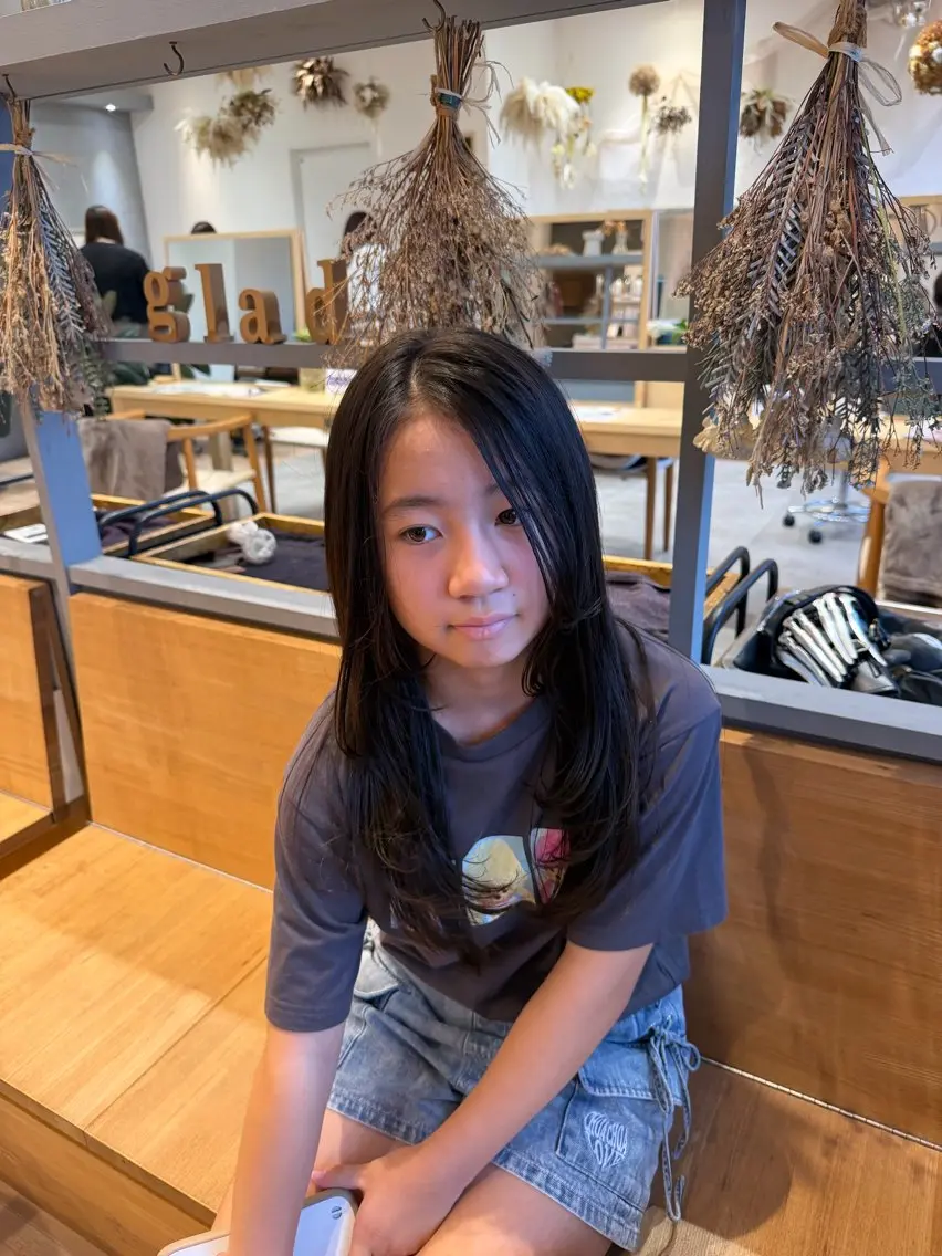 ミディアム 佐々木 彩羽のヘアスタイル