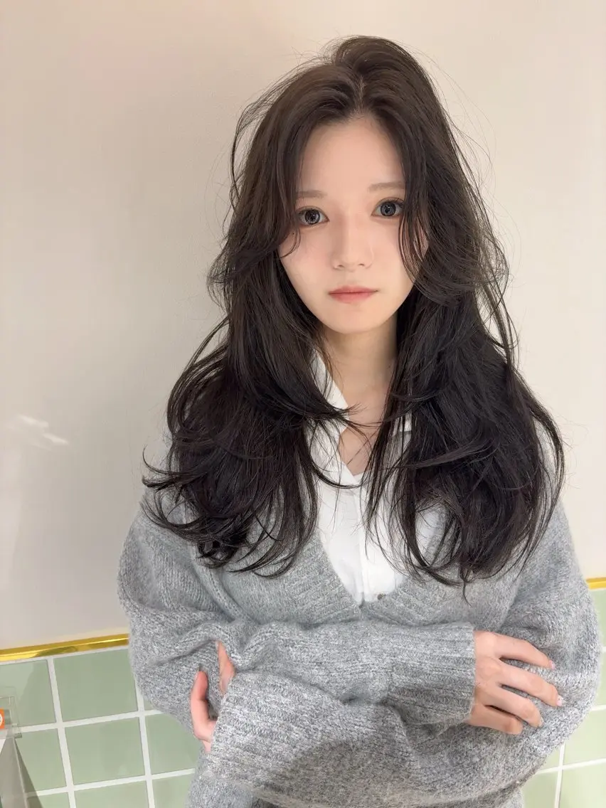 ロング カラー ヘアアレンジ 透明感カラー くびれヘア 顔まわりレイヤー 顔周りカット 韓国風ヘア カット ヘアカラー トリートメント 指名1位・六三四🌻 まとまり続くレイヤーのヘアスタイル