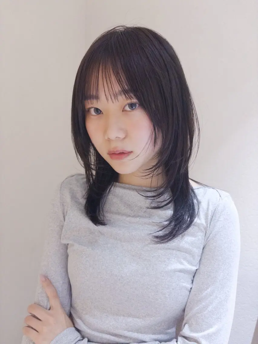 ミディアム カラー ヘアカラー yiye shioriのヘアスタイル