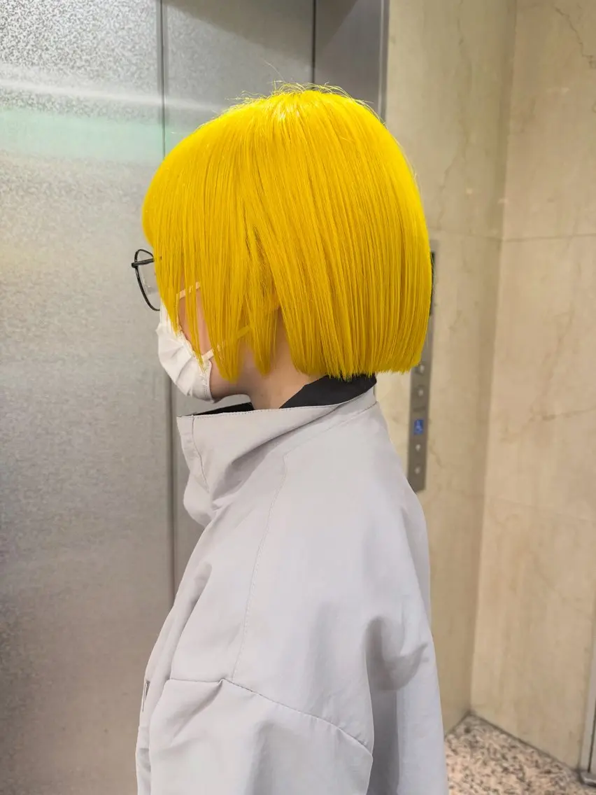 ショート イエローカラー ヘアカラー kanta 梅田 韓国ハイトーンのヘアスタイル