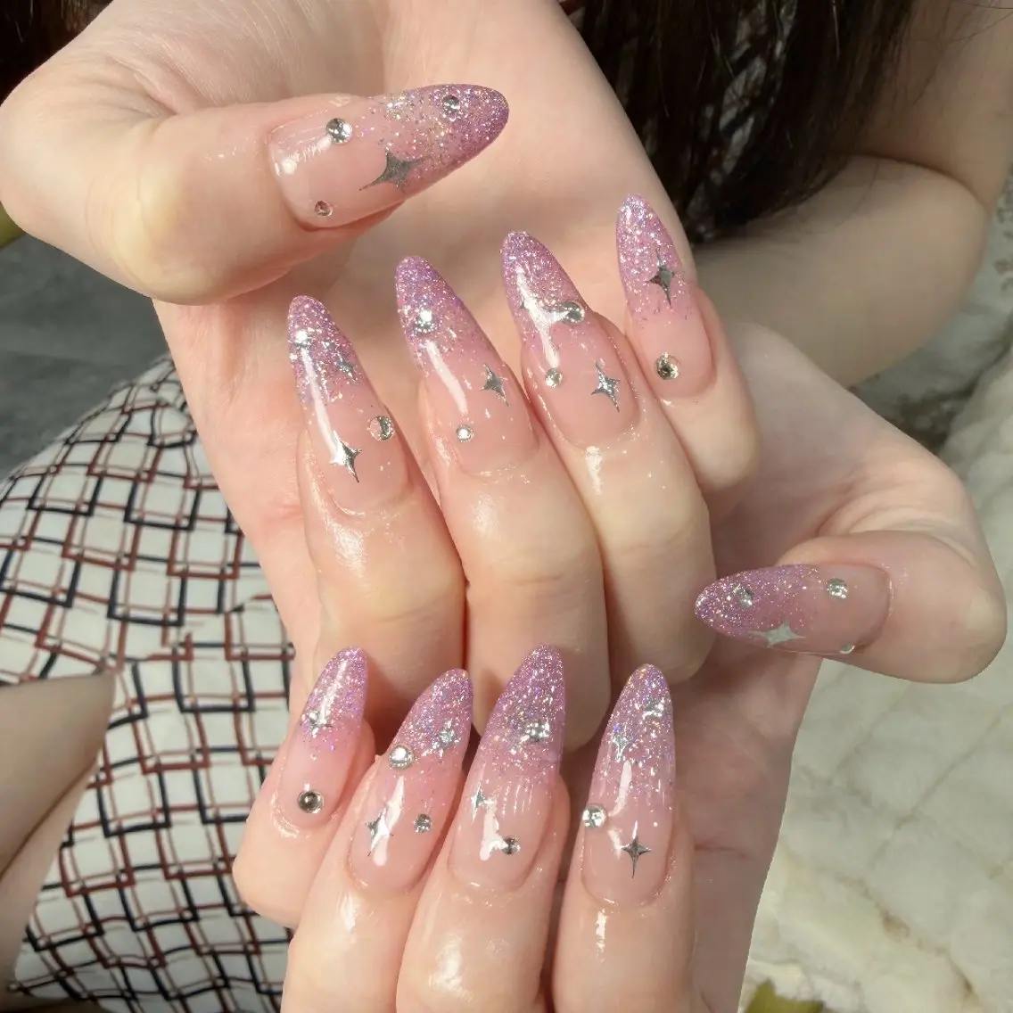 ネイル チークネイル フレンチネイル ジェルネイル ガーリー キラキラネイル ハンドネイル UM Nail Salonのネイルデザイン