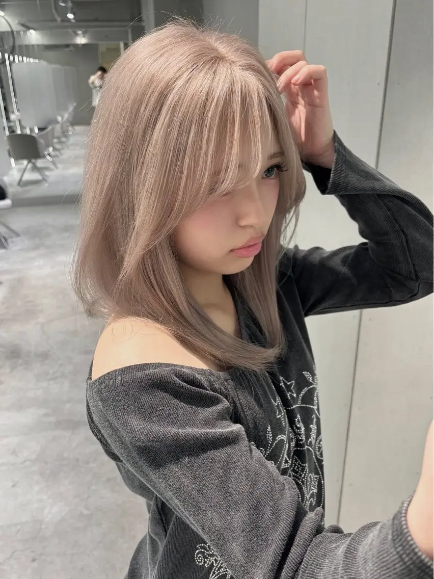 ロング カラー ヘアカラー Ryo/艶ベージュ /小顔レイヤーカットのヘアスタイル