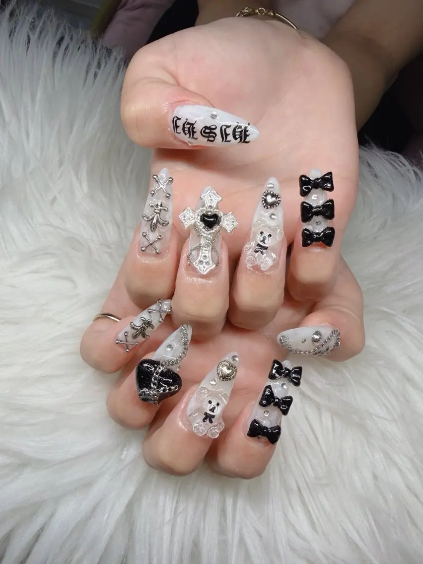 ネイル 長さ出し グラデーション 卒業式 キラキラネイル マグネットネイル Lee Nailsのネイルデザイン