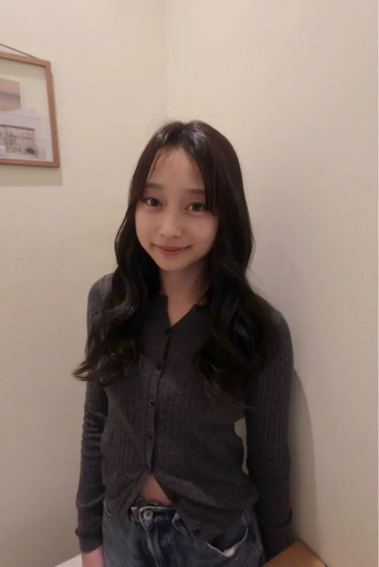 ロング ヘアカラー 油井 緋織のヘアスタイル
