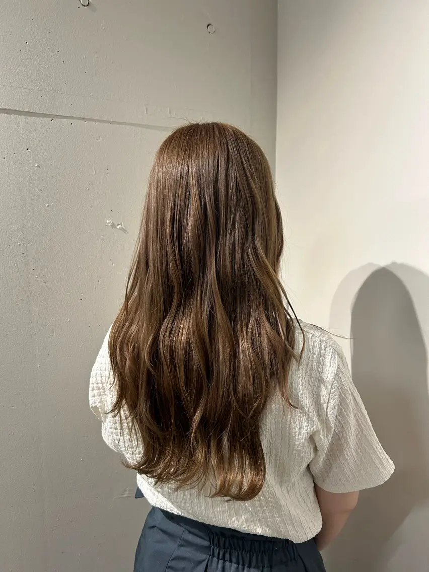 カラー ブリーチ Snug,Hair 愛美海(あみか)のヘアスタイル