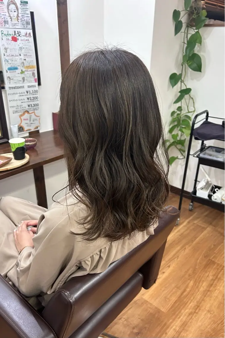 セミロング カラー ヘアアレンジ ブラウンカラー オリーブブラウン 原田 歩実のヘアスタイル