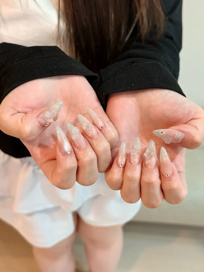 ネイル チークネイル ドット フットネイル フレンチネイル グラデーション ハンドネイル ハンドケア Nihonthy Nail 新宿のネイルデザイン