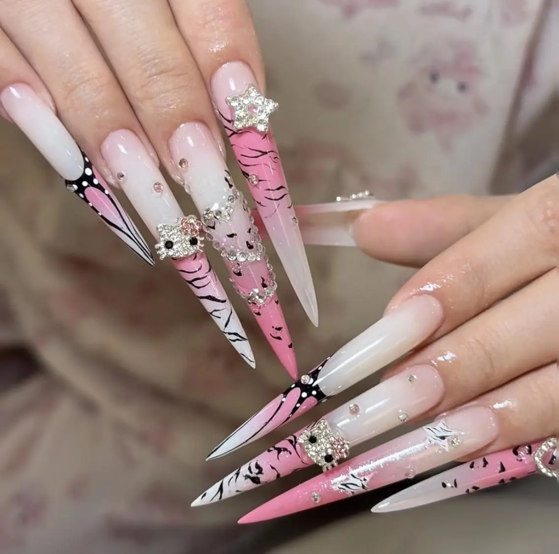 ネイル ハンドネイル 🎀 Ayaka_nailのネイルデザイン