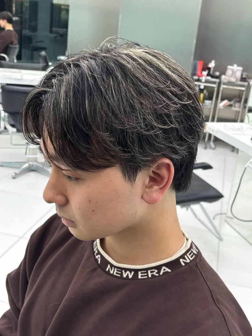 カラー メンズ メンズハイライト ハイライトカラー ヘアカラー 高崎 堅心のヘアスタイル