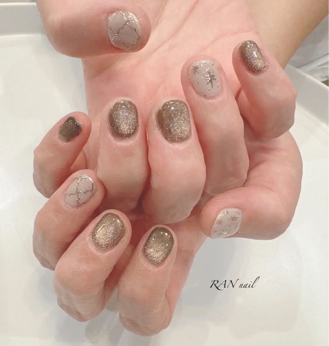 ネイル アートネイル ブラウン 成人式 ゴールド キラキラネイル RAN nailのネイルデザイン