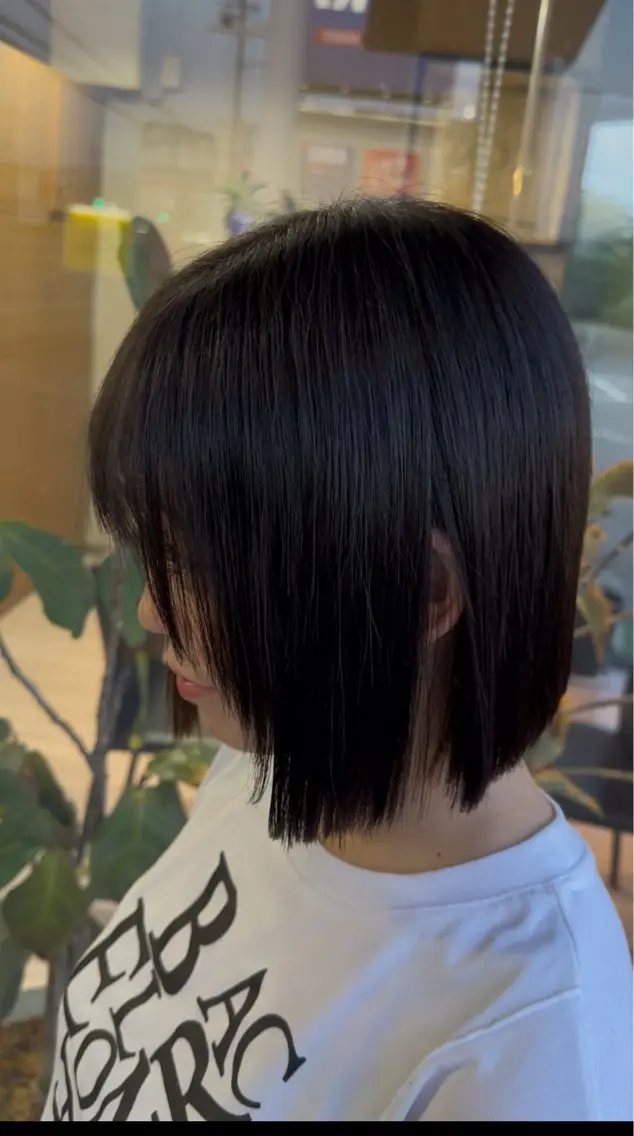 ミディアム ボブ 顔まわりレイヤー レイヤーカット arika オケシ　リョウダイのヘアスタイル